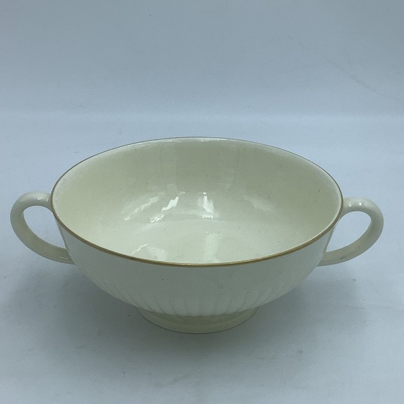 Vintage Wedgwood England Edme Two Handled Soup Bowl on Pedestal - Picture 3 of 10